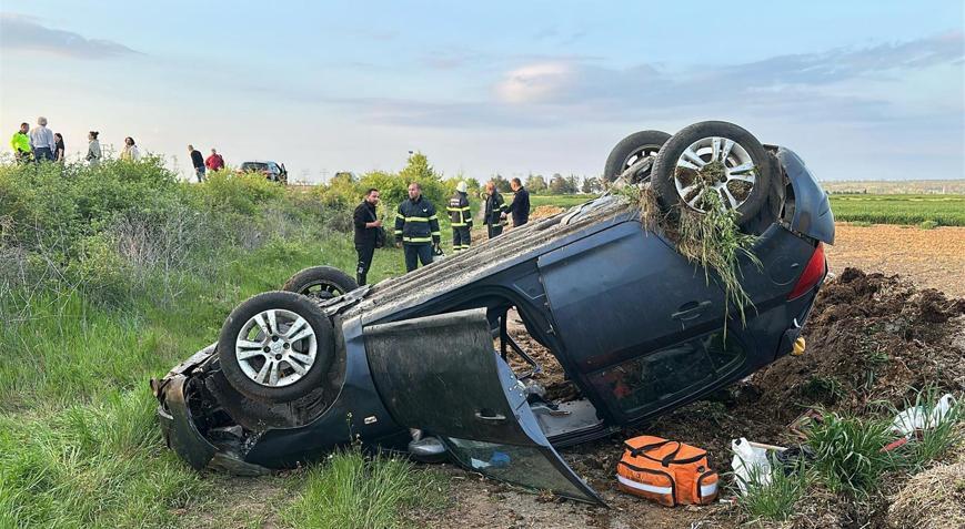 Edirnede tarlaya uçan otomobilin sürücüsü ağır yaralandı