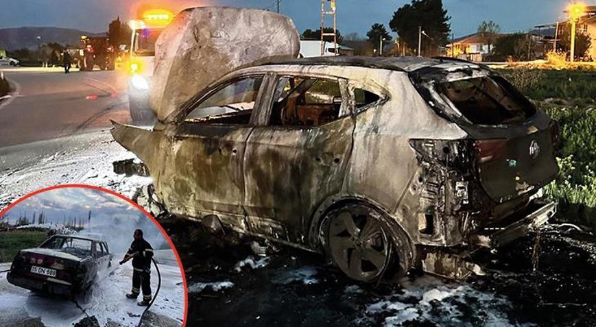 Burdurda kafa kafaya çarpışan iki otomobil yanarak hurdaya döndü: 1 ölü, 4 yaralı