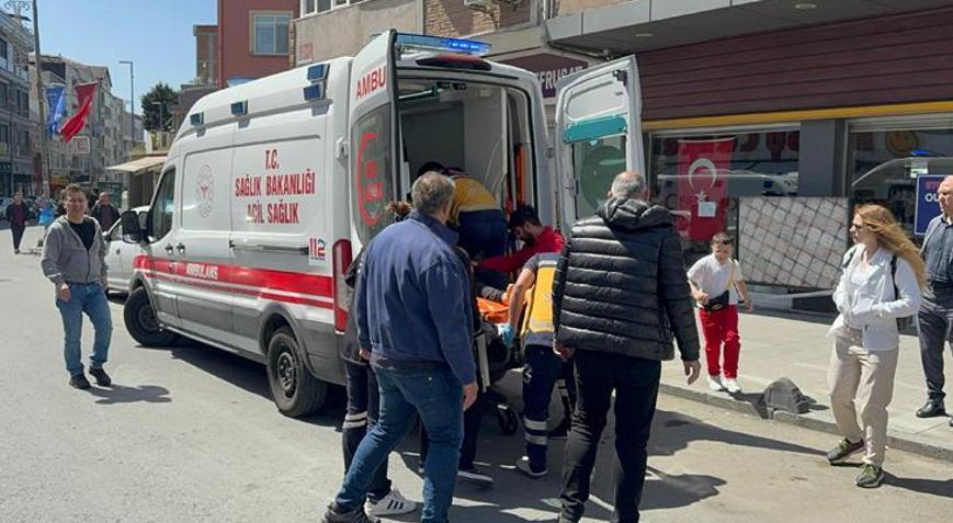 İstanbulda deprem sırasında evinde düşen yaşlı adam yaralandı