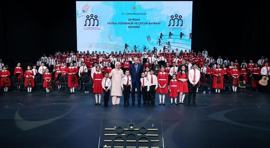 Emine Erdoğan, Çocuk Orkestrasının ilk konserini paylaştı