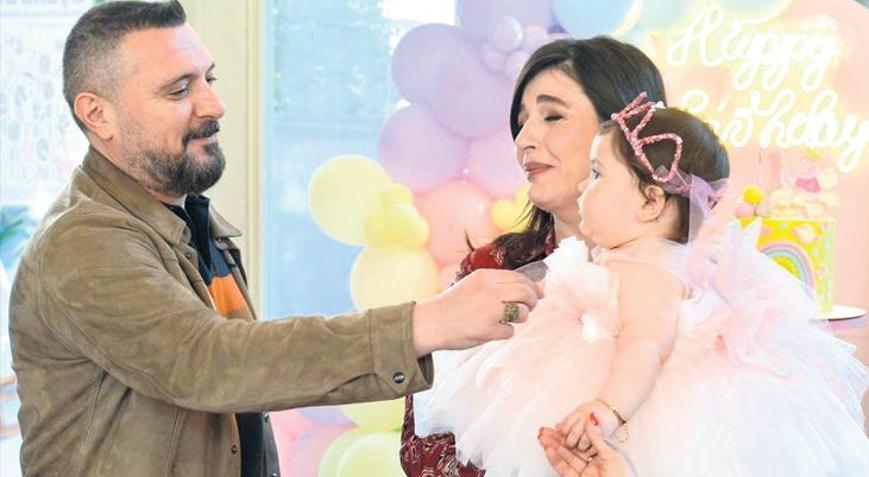 Birinci yaşa masalsı kutlama