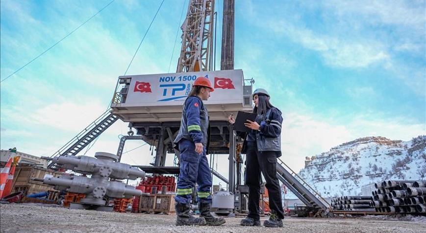 Petrol fiyatlarındaki gerilemenin Türkiyenin enerji faturasını hafifleteceği öngörülüyor