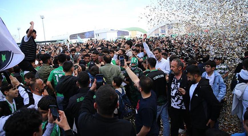 3. Lige yükselen 12 Bingölspor şampiyonluğu kutladı