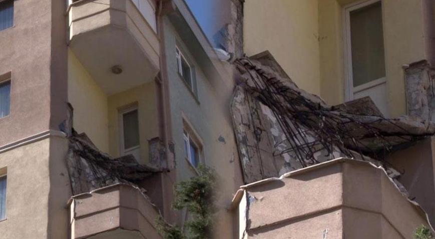 Kadıköy’de balkon çöktü, bina tahliye edildi İşte son durum...