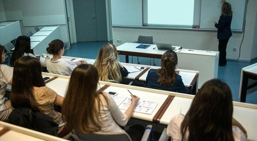 Yarın 1 Mayıs Üniversiteler Tatil Mi 1 Mayıs 2025 Perşembe günü üniversiteler tatil açık mı, kapalı mı, ders var mı