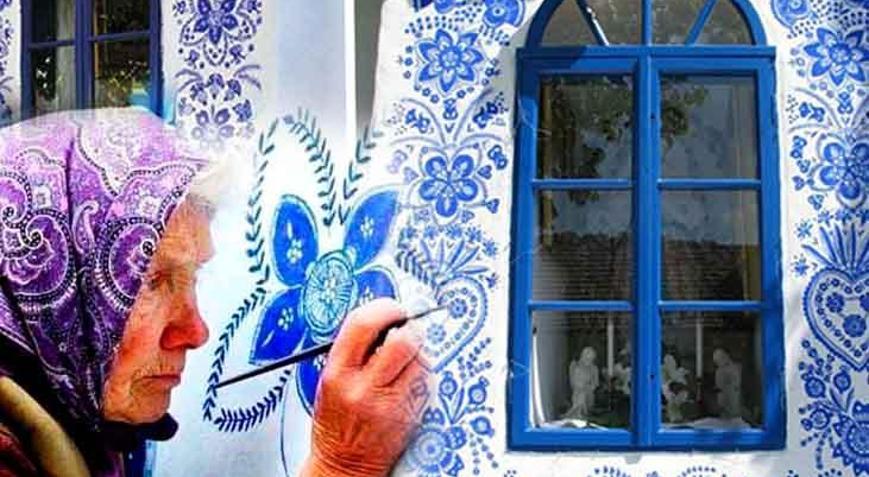 60ında ressam, 98inde duvar başında İs lekesini örtüyor, boyası köfte yağından