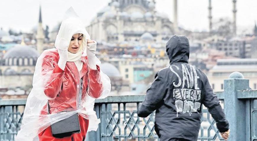 İstanbul’da deprem sonrası fırtına alarmı: Camlar titriyor çatılar uçuyor