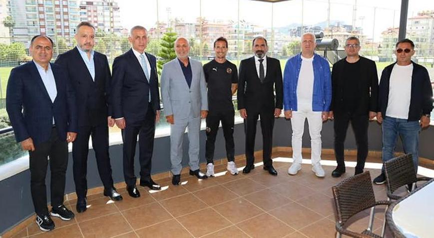 TFFden Alanyaspor Başkanı Çavuşoğluna taziye ziyareti