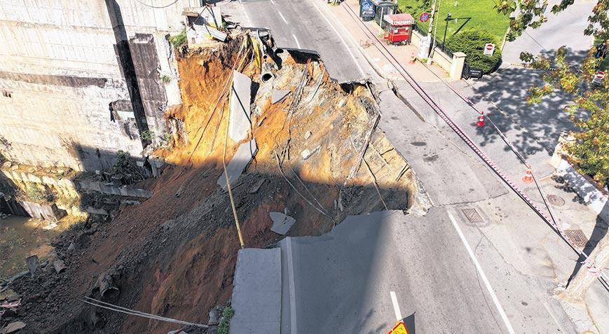 Bir yandan sallanıyor bir yandan çöküyoruz