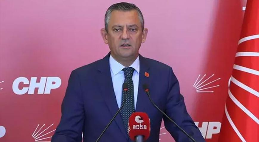 CHP Lideri Özel, İstanbul İl Başkanlığı önünde konuştu Gün sindirme günü değildir