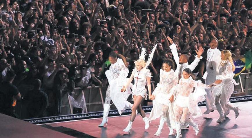 Lady Gaga seyirci rekoru kırdı