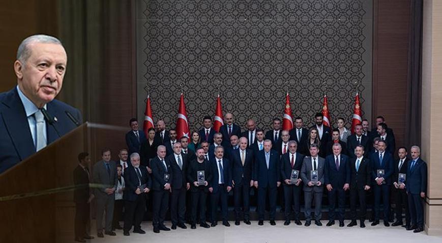 10.⁠ ⁠Anadolu Medya Ödülleri sahiplerini buldu