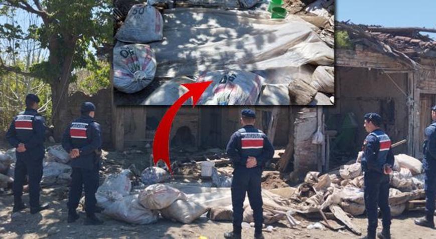 Eski evin bahçesini kazınca ortaya çıktı Jandarma başında nöbette