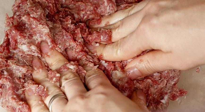 Köfteciler sırrını verdi Böyle hazırlanınca asla sönmüyor ve dağılmıyor