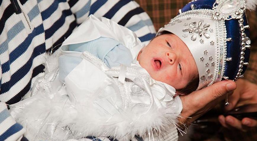 Son yıllarda yenidoğan sünneti tercih ediliyor Her bebek için uygun mu