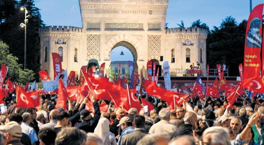 Sandık gelene kadar sokaktayım