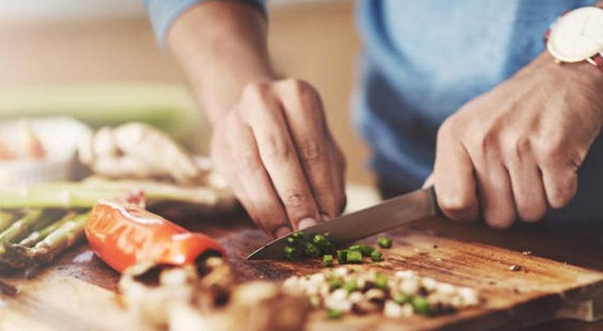 Sakın çöpe atmayın Bu yöntemle körelen bıçaklar jilet gibi keskin oluyor