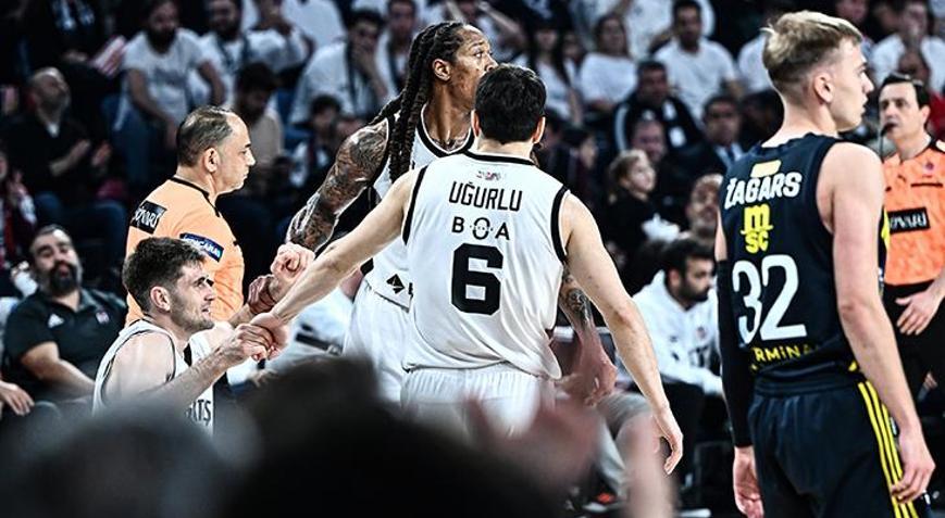 Beşiktaş Fibabanka, Fenerbahçe Bekoyu mağlup etti