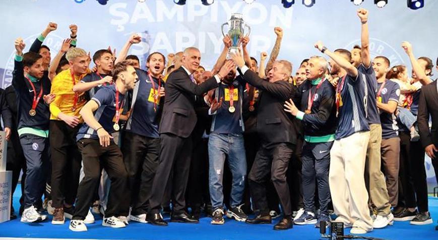 1. Lige yükselen Sarıyer kupasına kavuştu