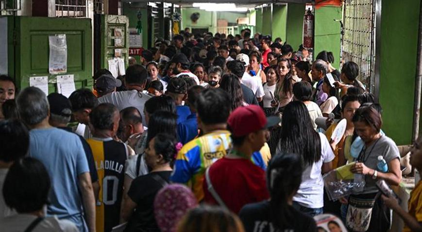 Filipinlerde milyonlarca kişi kritik ara seçimlerde sandık başında