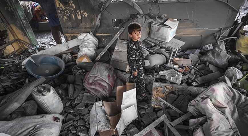 İsrail Gazzelilerin sığındığı okulu bombaladı: 5i çocuk 15 ölü