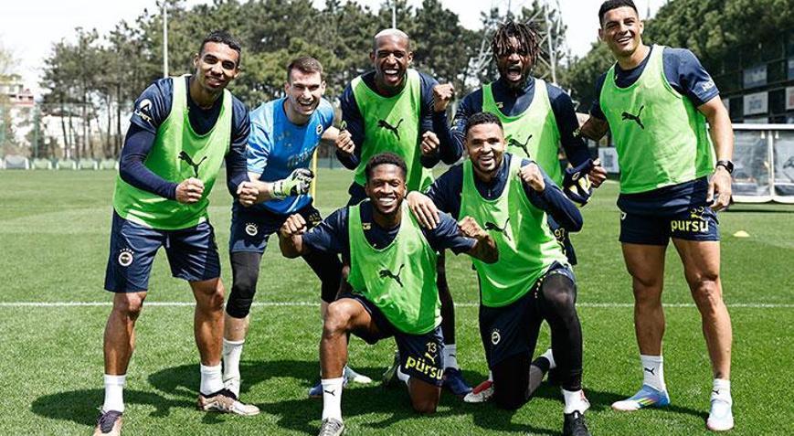 Fenerbahçede yıldız futbolcunun bileti kesildi Yollar ayrılıyor