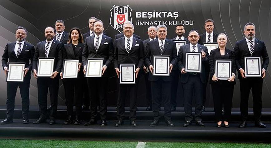Beşiktaşta Serdal Adalı mazbatasını aldı