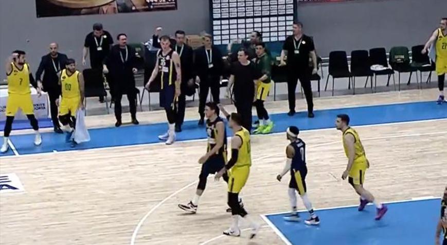 Esenler Erokspor, Ankaragücü İkon Menkul karşısında 1-0 öne geçti