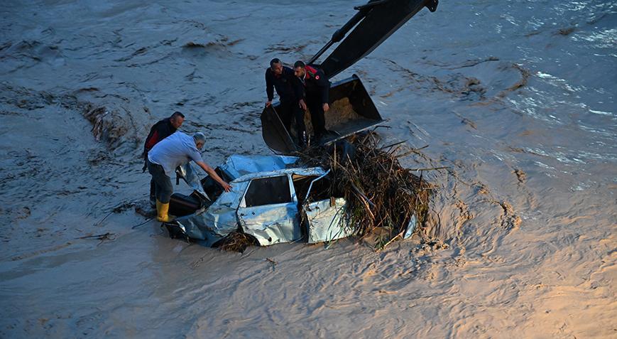 Osmaniyeyi sağanak vurdu Bülbül deresi taştı... Vali Yılmazdan açıklama