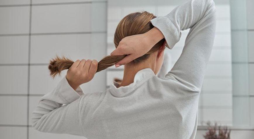 Öndeki saçları döküyor, sıkıysa dikkat Sağlıklı topuz önerileri