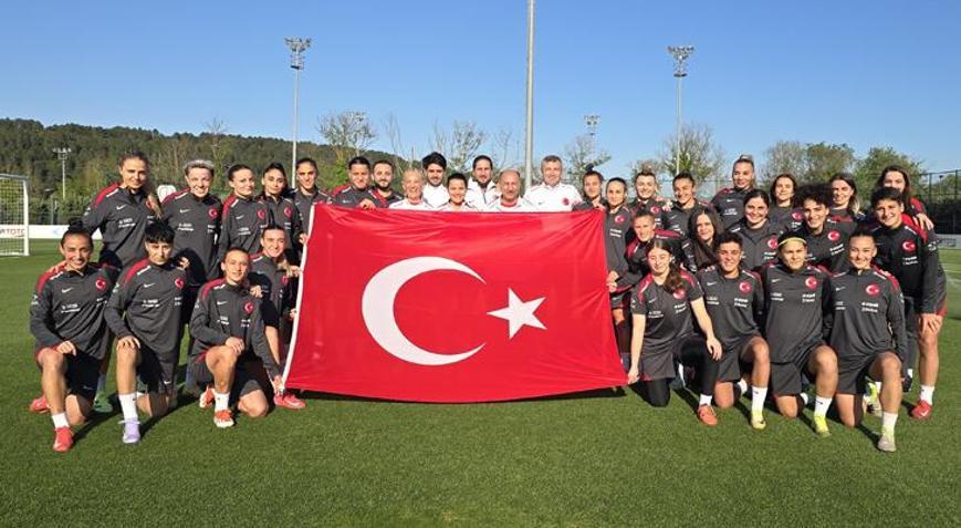 A Milli Kadın Futbol Takımından 19 Mayıs kutlaması