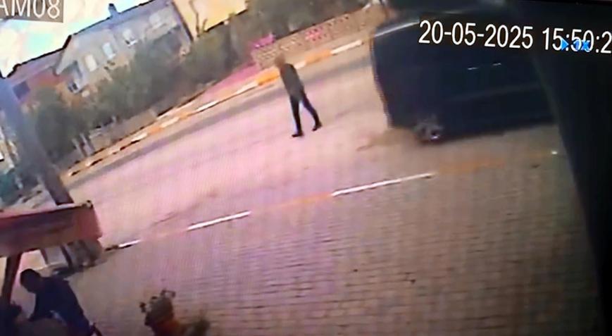 Tekirdağda hafif ticari aracın çaptığı yaya yaralandı; kaza kamerada