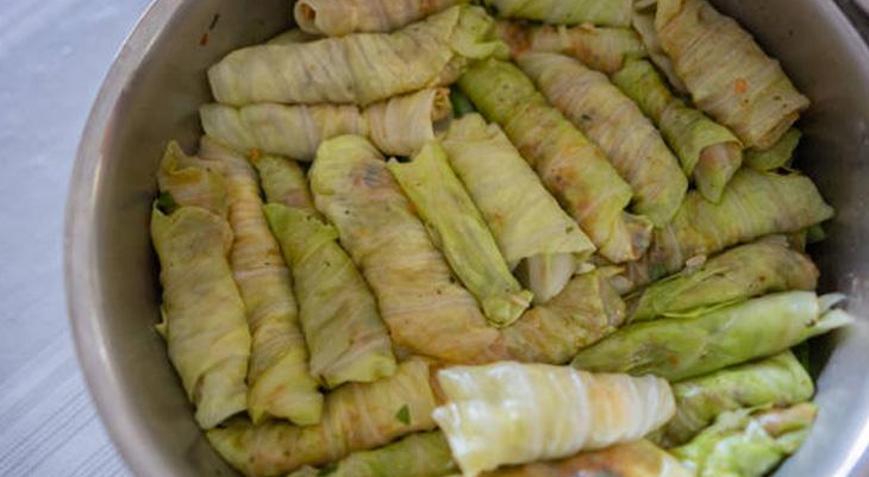 Dağılmayan lahana sarması için mutlaka uygulayın Asla sert olmuyor, eşit pişiyor