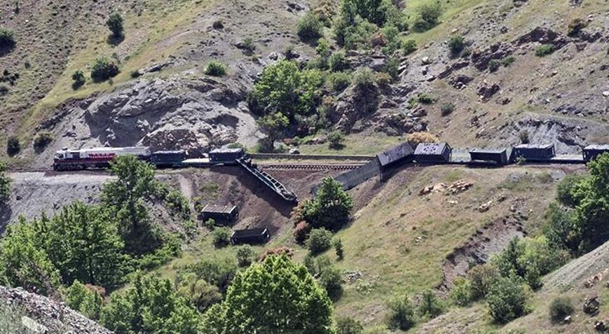 Elazığda tren kazası 5 vagon raydan çıktı