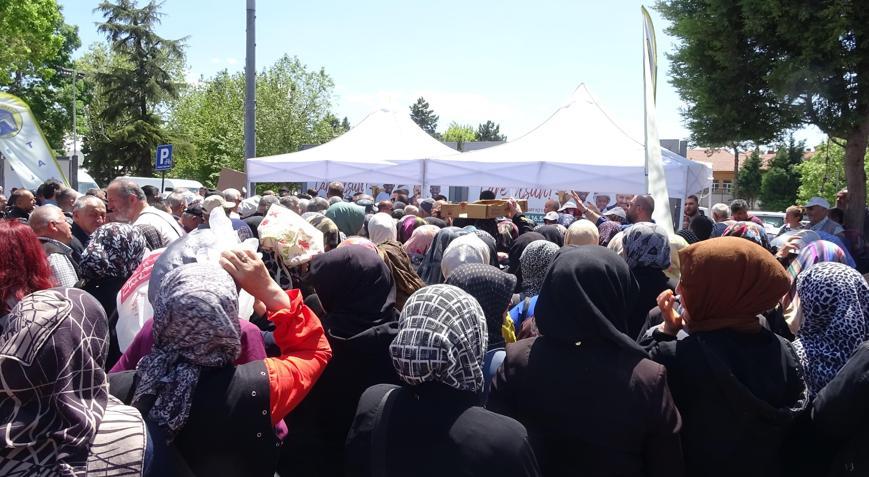 Fide dağıtımında izdiham