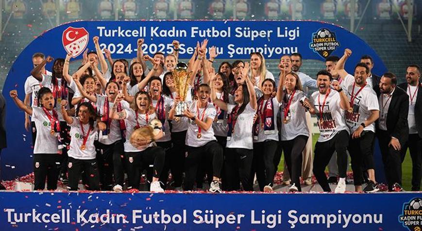 ABB FOMGET, şampiyonluk kupasına kavuştu