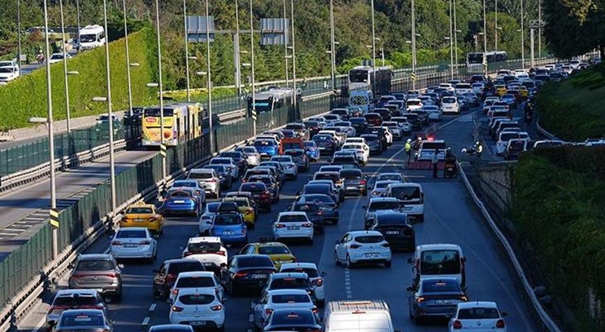 Trafik cezaları artıyor! Aşırı hız, kırmızı ışık, şerit ihlali... İşte kalem kalem yeni ağır cezalar