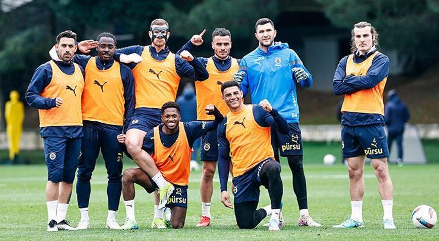 Fenerbahçede sürpriz ayrılık Yıldız futbolcu eşyalarını topladı