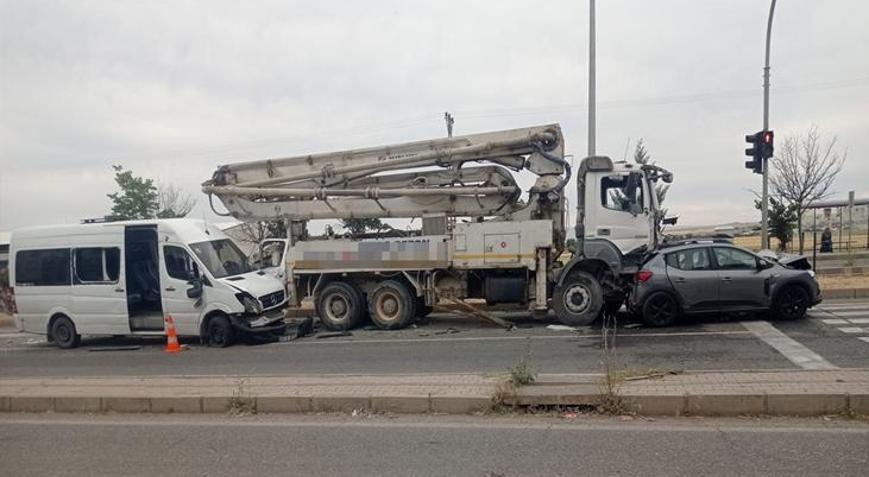 Diyarbakırda zincirleme kaza 11 kişi yaralandı
