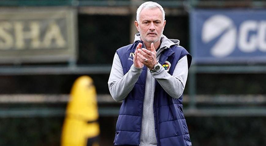 Fenerbahçede 3 yerli oyuncudan Mourinho resti Göreve devam ederse ayrılırız