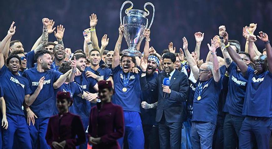 Burası Paris Tüm şehir kutladı, olaylar eksik olmadı