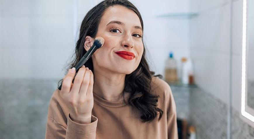 Yaz sıcağında bile akmayan makyaj Bu kadar basitmiş, kremliyi seçin