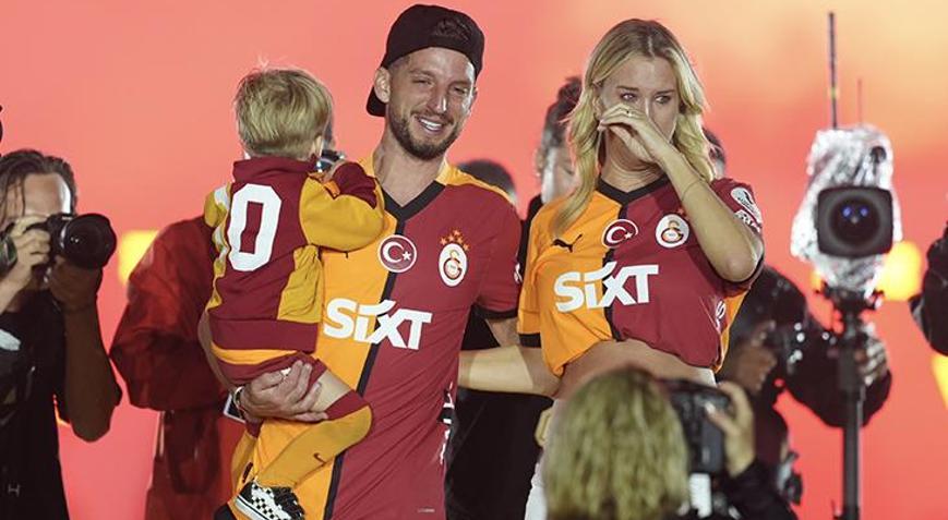 Galatasaraya veda eden Mertens, İstanbuldan ayrıldı