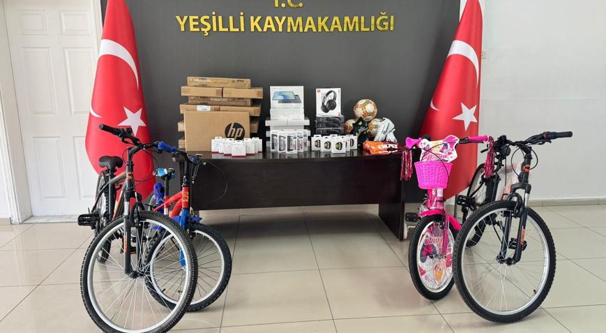 Mardin’de ebeveynlerinden yoksun çocukların hayallerini, kaymakam gerçekleştirdi