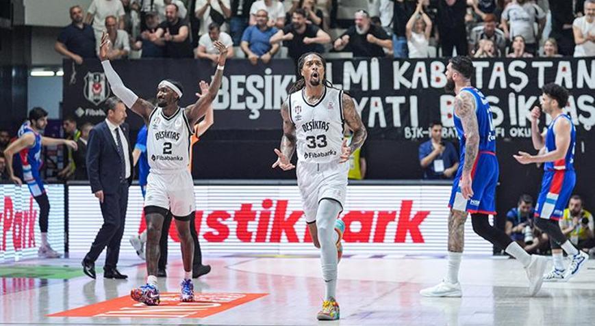 Beşiktaş Fibabanka, Anadolu Efesi farklı geçti