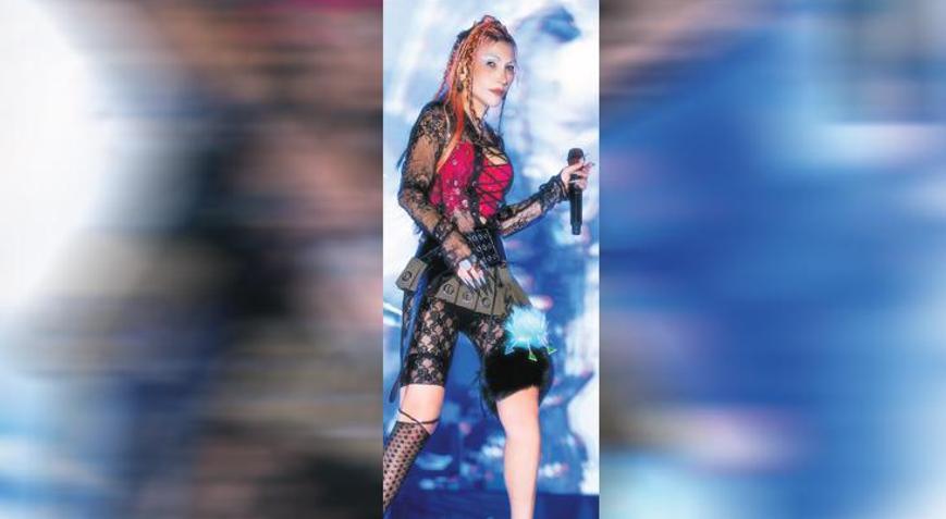 Yener’in sahne tarzı