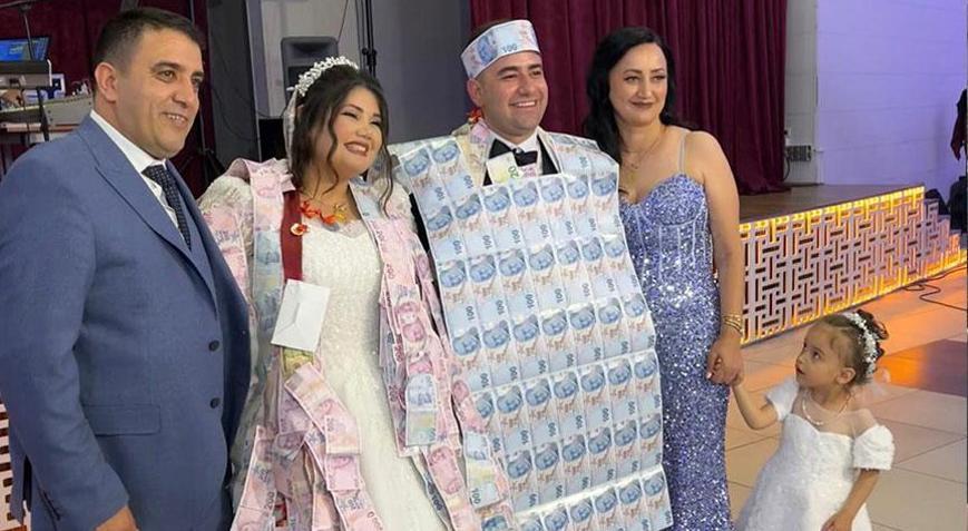Düğünde şaşkına çeviren anlar Damada paradan yelek giydirdiler