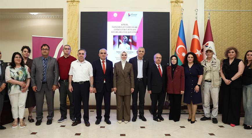 Bakan Göktaş Baküde öğrencilerle bir araya geldi