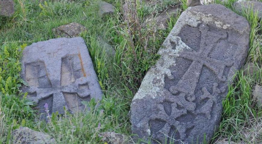Farklı şekillerde haç işaretleri mezarlıklar Gören bir daha bakıyor