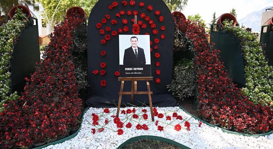 Kemerde Başkan Zeyrek için anma alanı